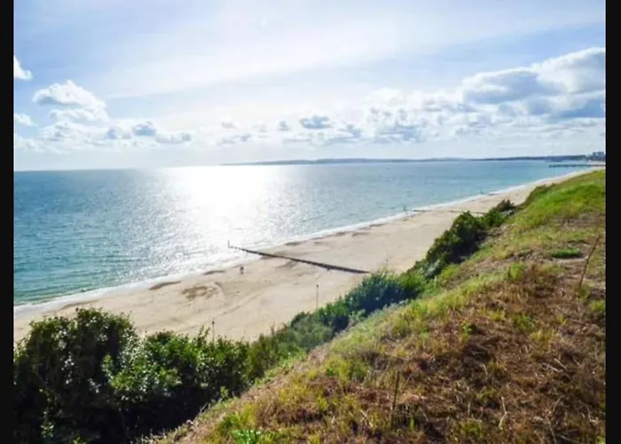 Spacious Southbourne Flat Sleeps 5 Perfect For Families And Groups