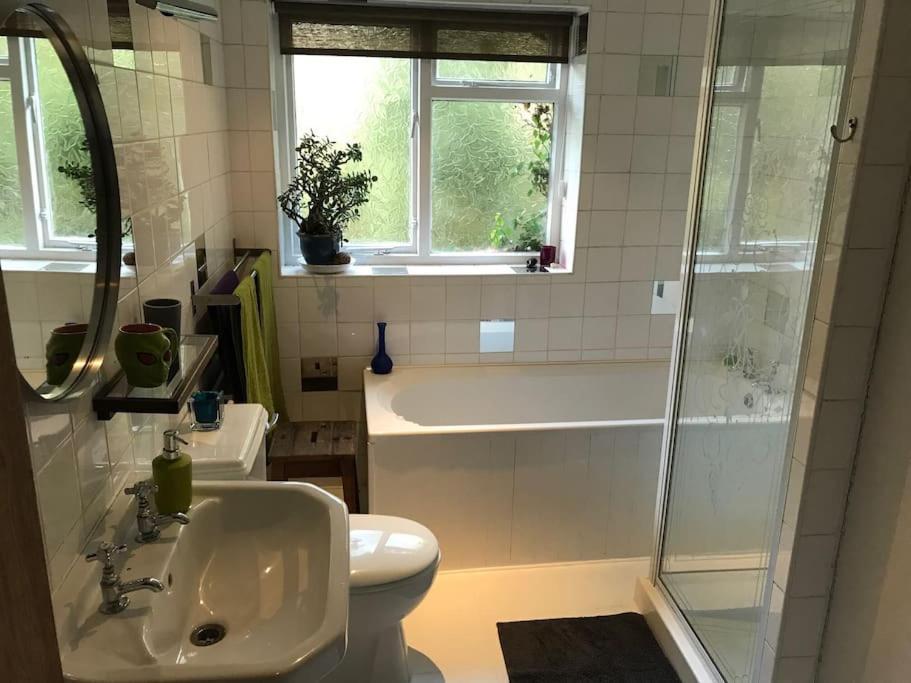 Apartment Spacious Southbourne Flat Sleeps 5 Perfect For Families And Groups